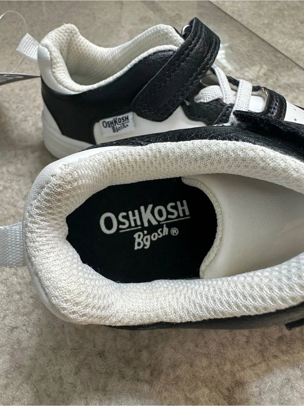 OSH KOSH B’GOSH BLACK WHITE TODDLER SNEAKERS SZ 7 NWT